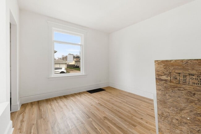 Building Photo - New Listing! 3 Bedroom House!