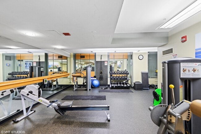 Building Photo - 345 N La Salle Dr