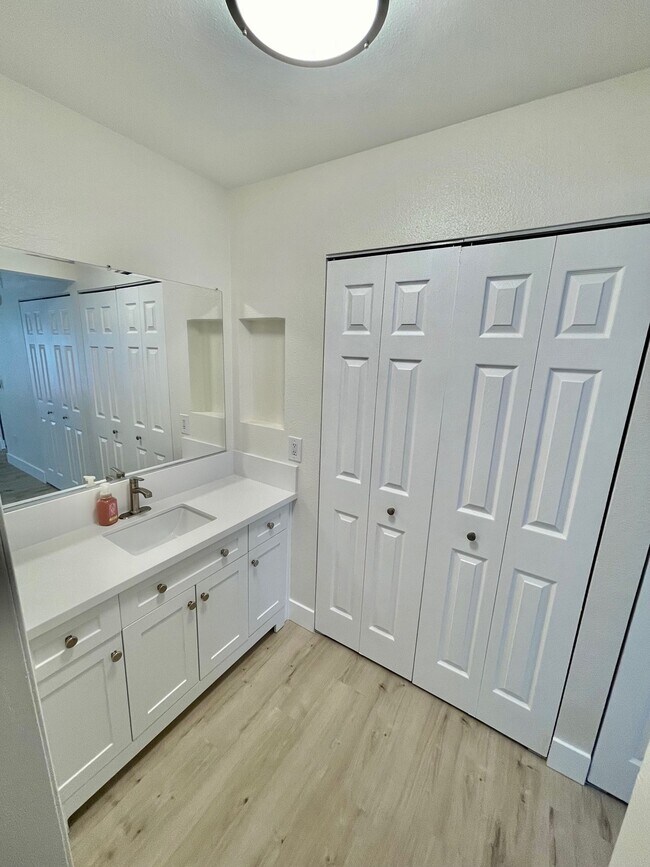 Building Photo - 6566 College Grove Dr