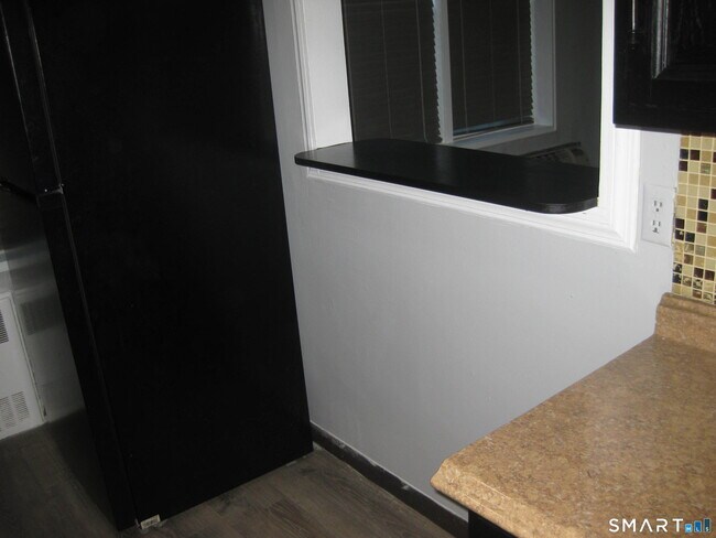 Building Photo - 7 4th St