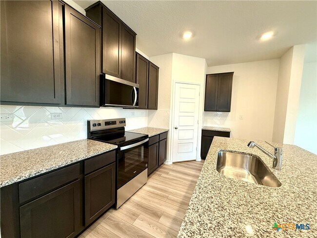 Building Photo - 433 Panther Pass