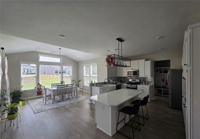 Building Photo - 121 Linden Ct