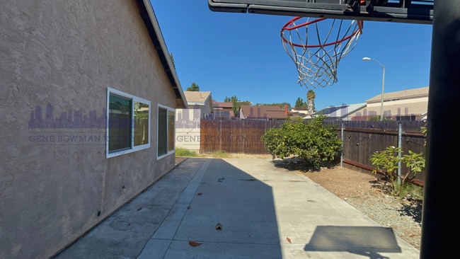 Building Photo - 6840 Simi Pl