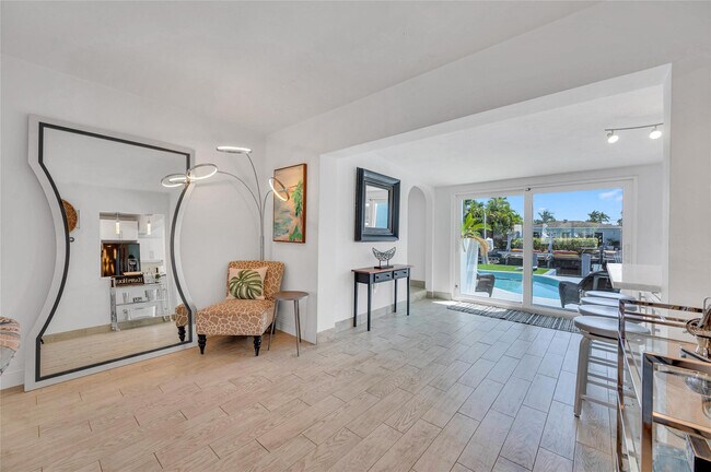 Building Photo - 1300 Mango Isle