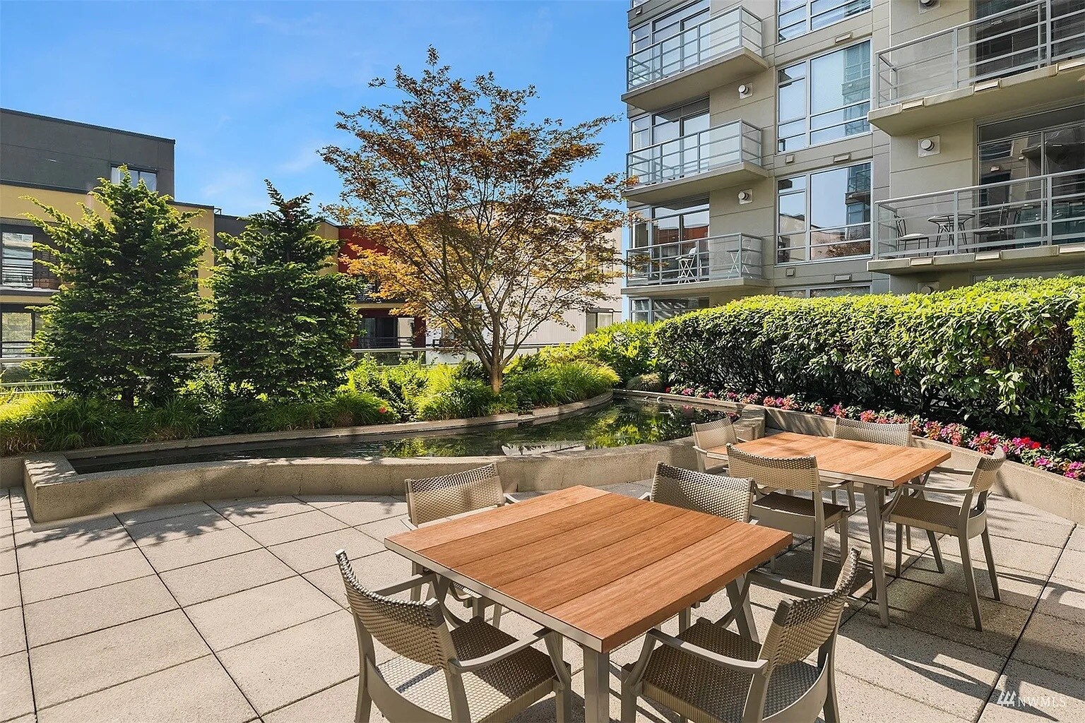 Community patio - 2929 1st Ave