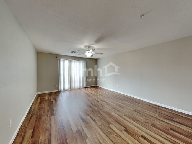 Building Photo - 20759 W Maiden Ln