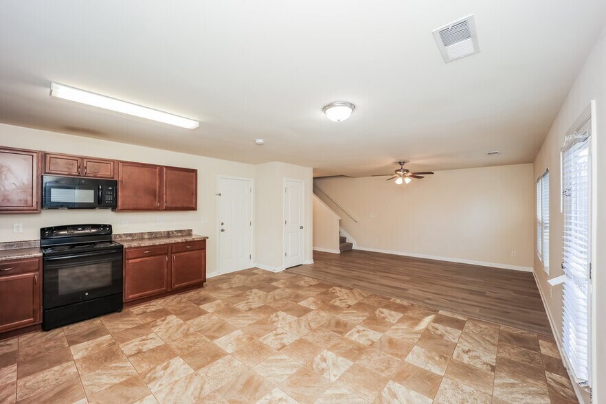 Building Photo - 12047 Quail Dr