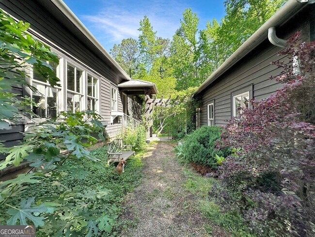 Building Photo - 500 Augusta Ln