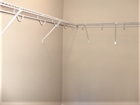 Building Photo - 8740 Red Oak Dr