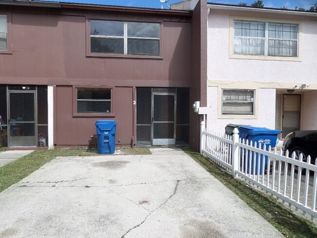 Building Photo - Spacious 2bdrm/1.5bath Townhome ** Ready N...