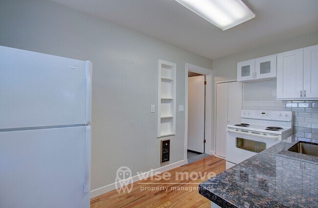 Building Photo - NW Greeley Duplex