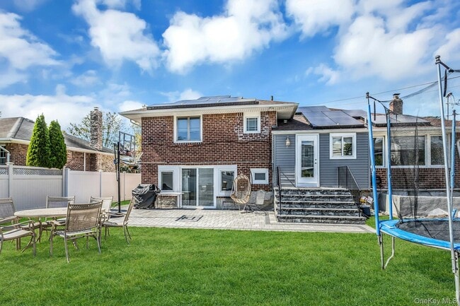 Building Photo - 956 Plum Tree Rd W