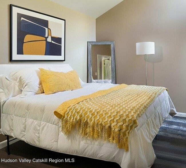 Building Photo - 7 Marina Dr