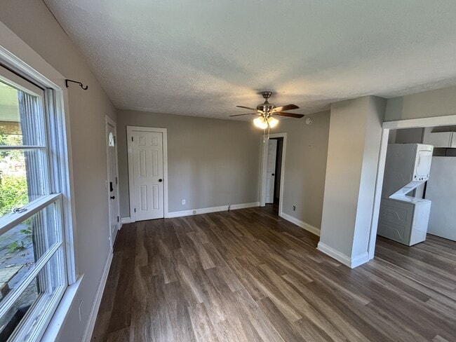 Primary Photo - 104 Lincoln Dr