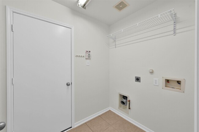 Building Photo - 10 Barker Ridge Ct