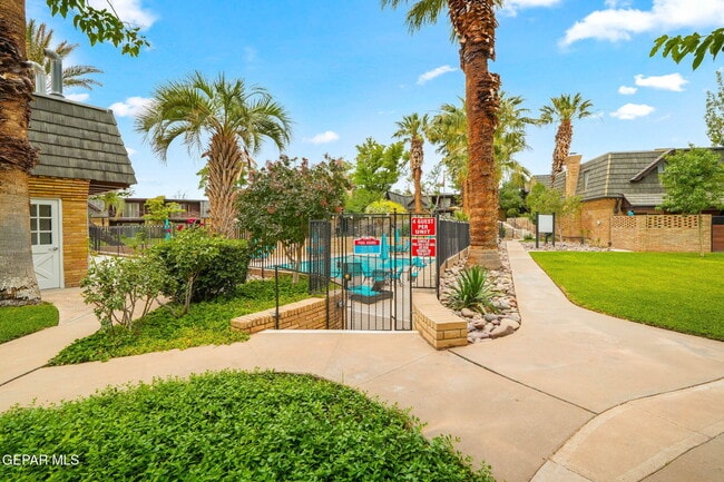 Building Photo - 350 Thunderbird Dr