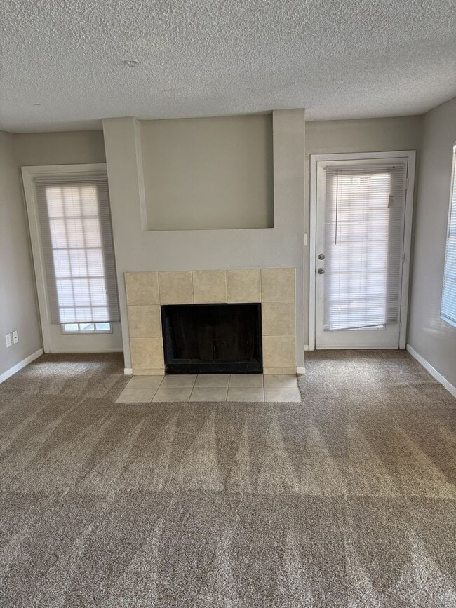 Building Photo - 1st floor unit with fire place and large patio