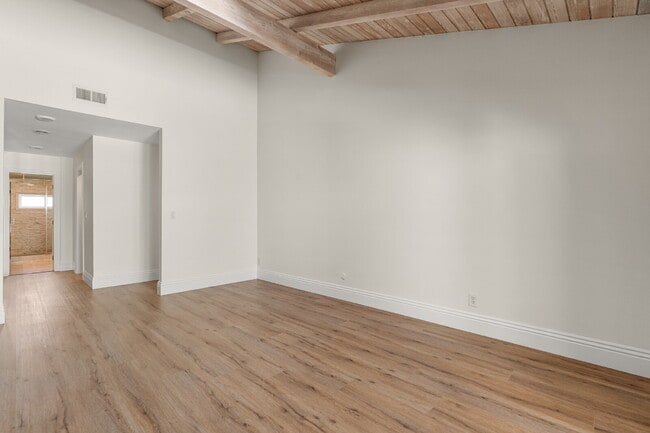 Building Photo - Gorgeous Fully Remodeled Home in The Bluffs Extra Large Patio