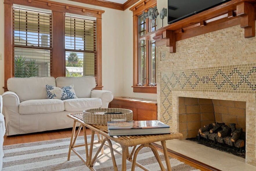 Building Photo - 16 1/2 Carrera Street-SI ID1281962P