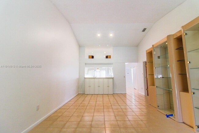 Building Photo - 5289 Fairway Woods Dr