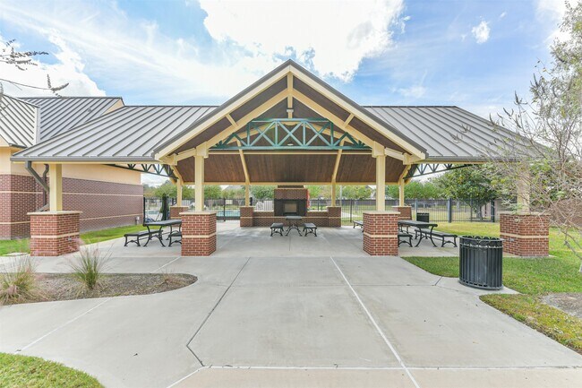 Building Photo - 8902 Lilac Springs