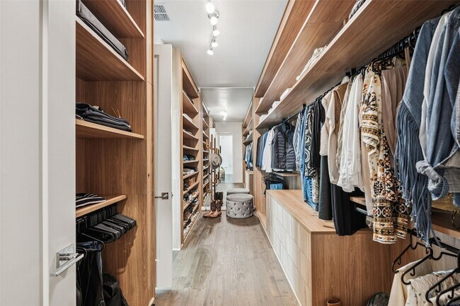 Building Photo - 5008 Statesman Ln