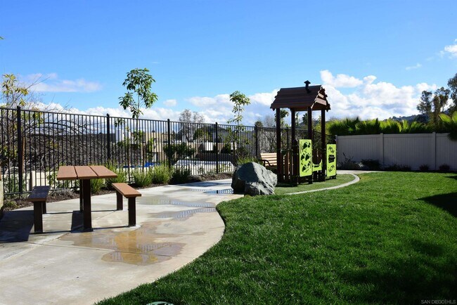 Building Photo - 507 Moonlight Dr
