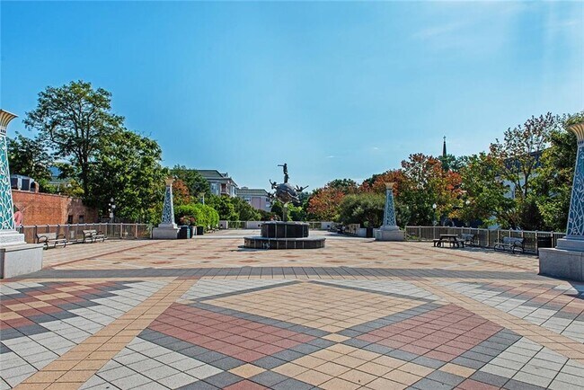 Building Photo - 408 Sycamore Dr