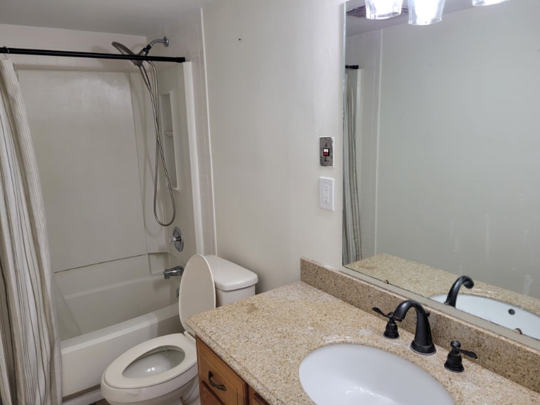 Building Photo - 4186 Abbey Ct