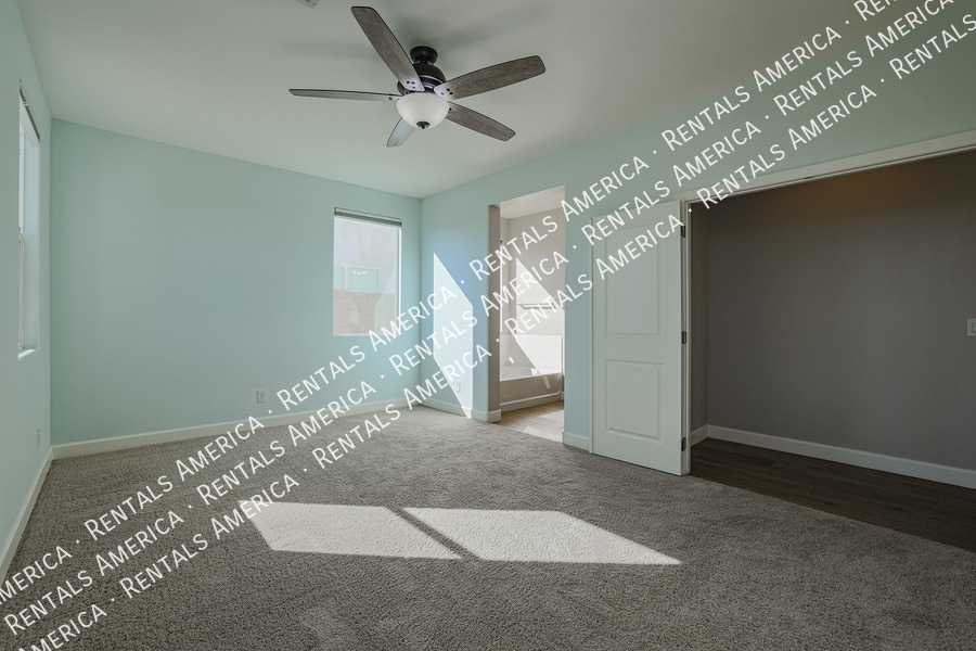Building Photo - 37661 N Bentgrass Rd