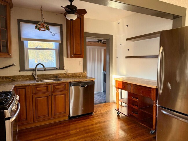 Building Photo - Charming Cape Cod Single Family with inground pool in Norfolk