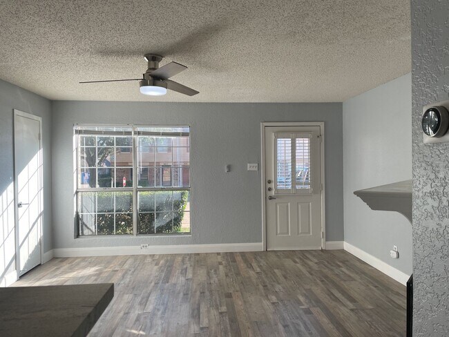 Building Photo - Briarpark Village