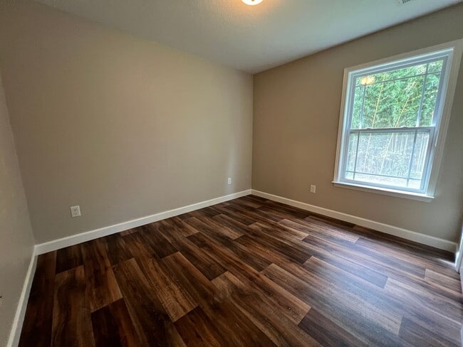Building Photo - Spacious 3/2 Move In Ready Now!
