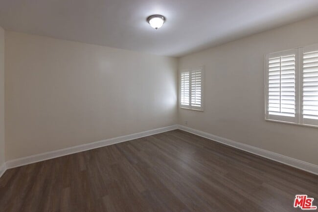 Building Photo - 4360 Kraft Ave