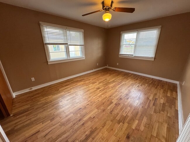 Building Photo - 2 bed 1 bath house.