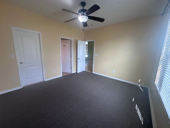 Building Photo - Bannon Crossings 3-bed, 2-bath Ranch