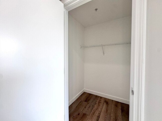 Building Photo - 323 Boylston St