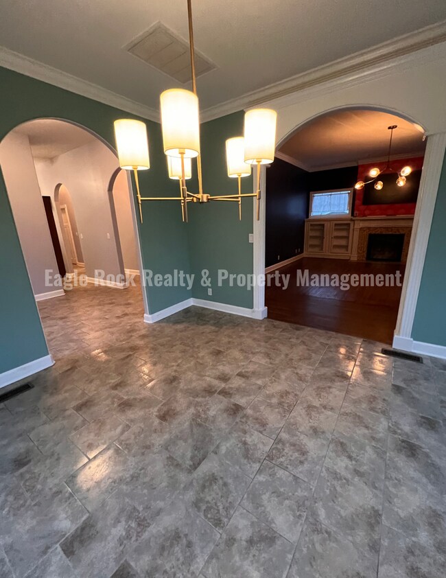 Building Photo - Historical Owen Park House for Rent (4beds/3baths)