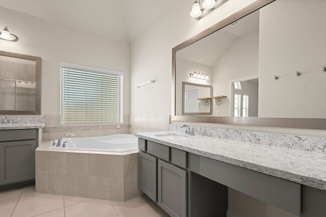 Building Photo - 2021 Cambridge Heights Pl
