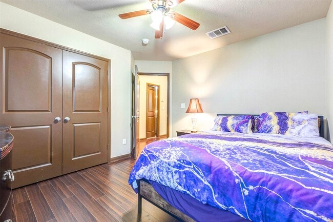 Building Photo - 940 Oak Lynn Dr