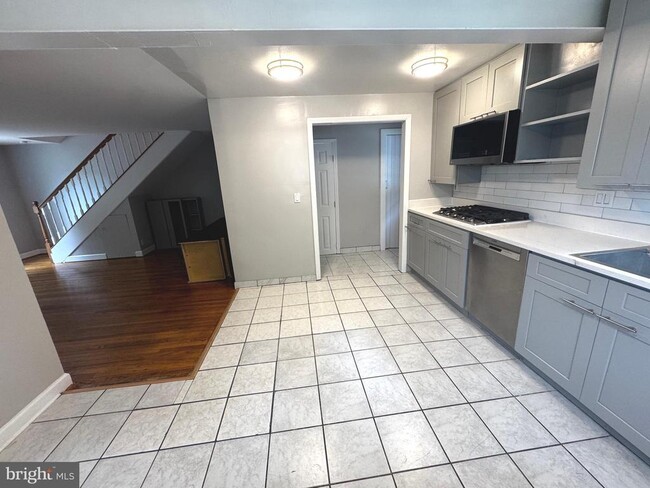 Building Photo - 10710 Maple St