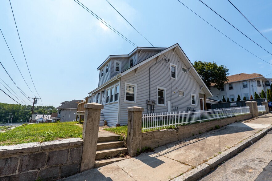 Building Photo - 24 Ames St