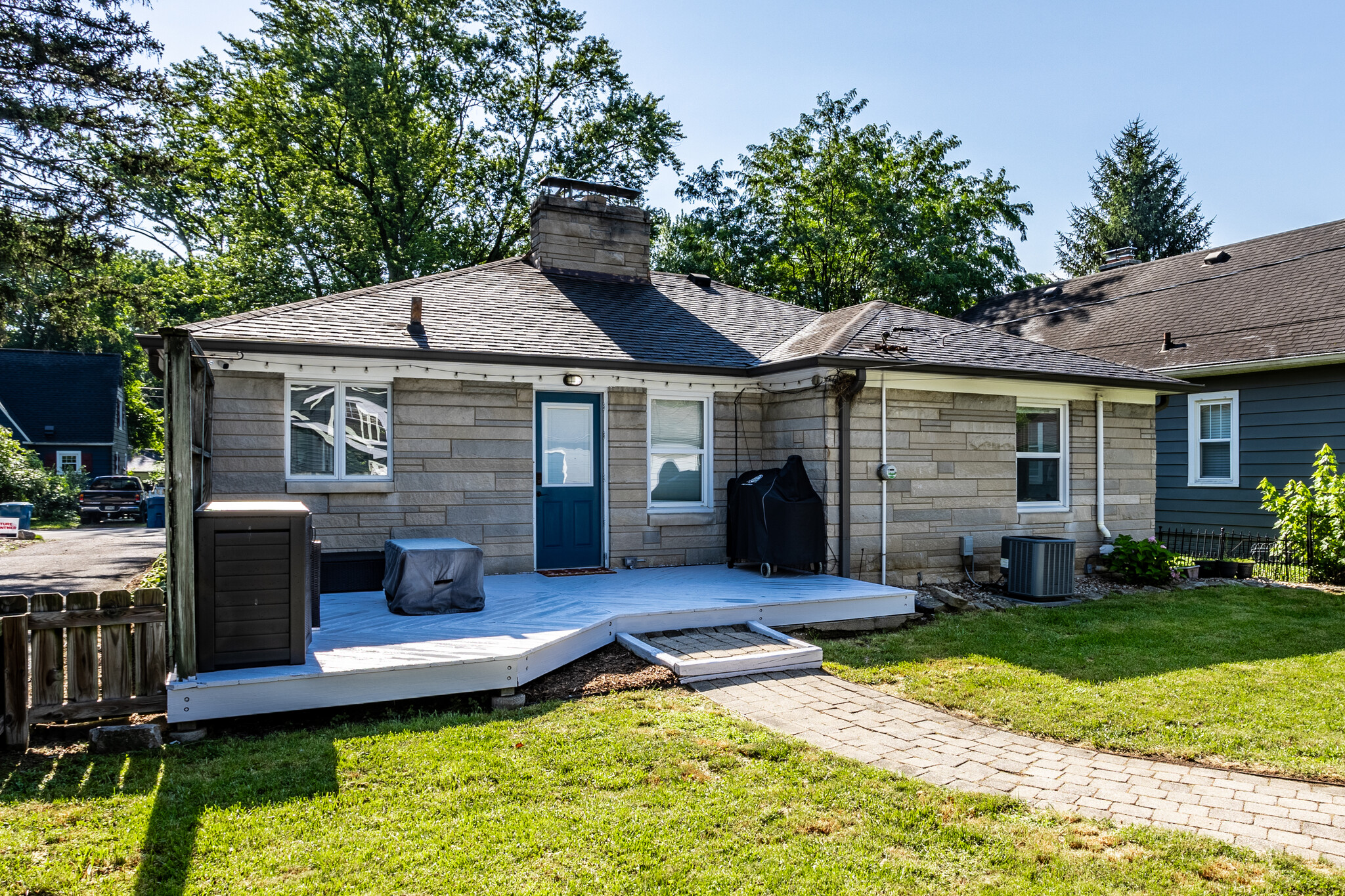 Building Photo - 5860 Primrose Ave