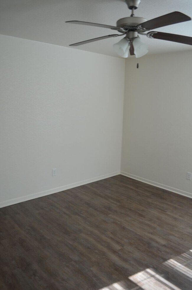 Building Photo - 400 Elbert Ln