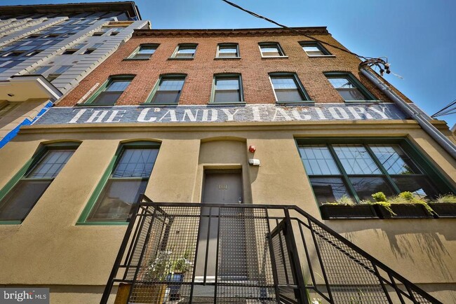 Building Photo - 1125 E Columbia Ave