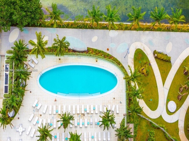 Building Photo - 460 NE 28th St