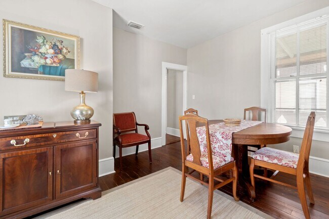 Building Photo - Downtown Smithfield: Beautiful, furnished apartment for rent