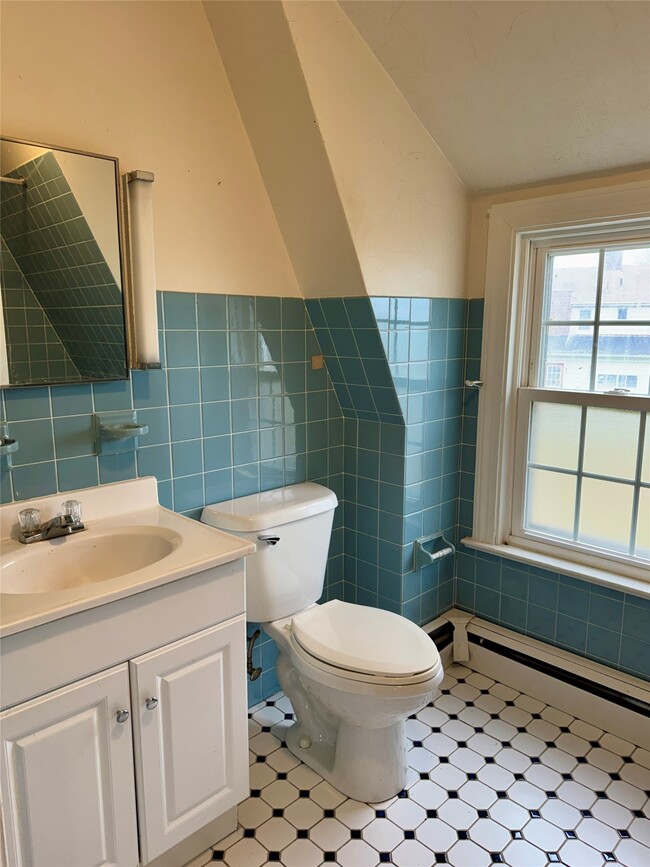 Building Photo - 8424 E Lake Rd