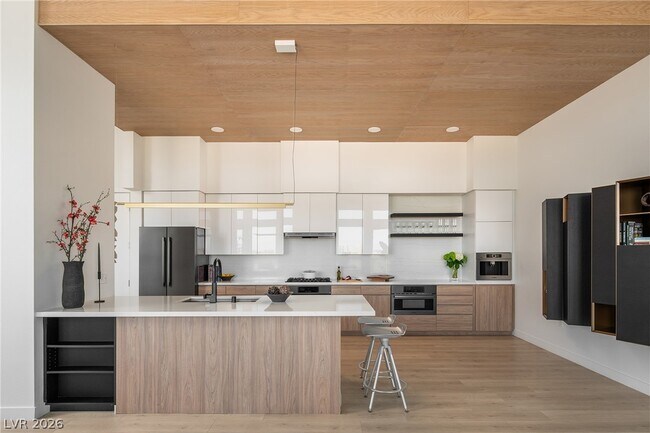 Building Photo - 11055 S Las Vegas Blvd