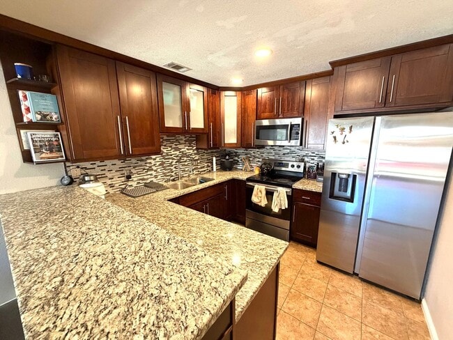 Building Photo - Desirable Home in Lincoln Village – A must see!